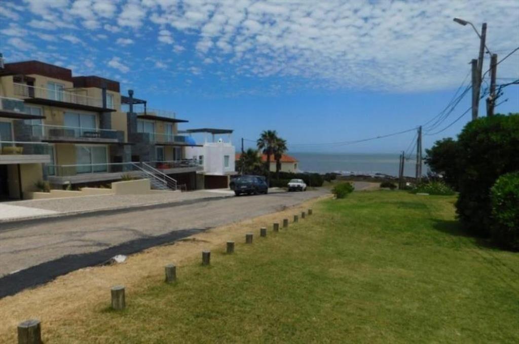CASA EN VENTA DE 5 DORMITORIOS EN LA BARRA