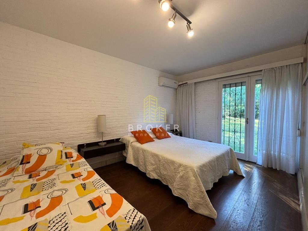 Alquiler anual casa en zona Playa Mansa