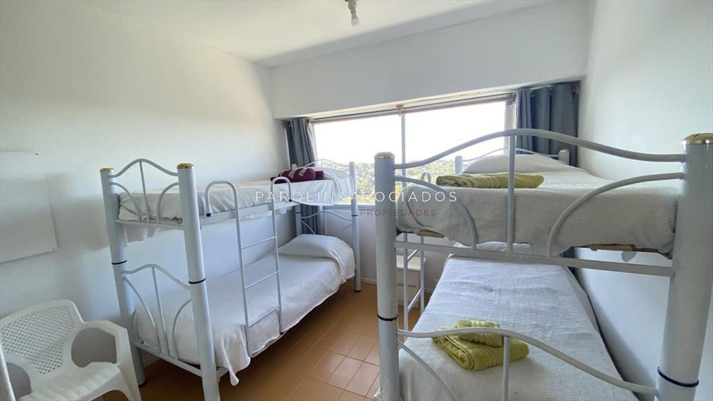 Apartamento sobre Av Roosevelt de 2 dormitorios en Venta