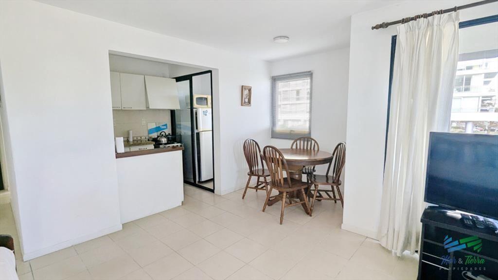 Venta de apartamento 1 dormitorio esquinero con y