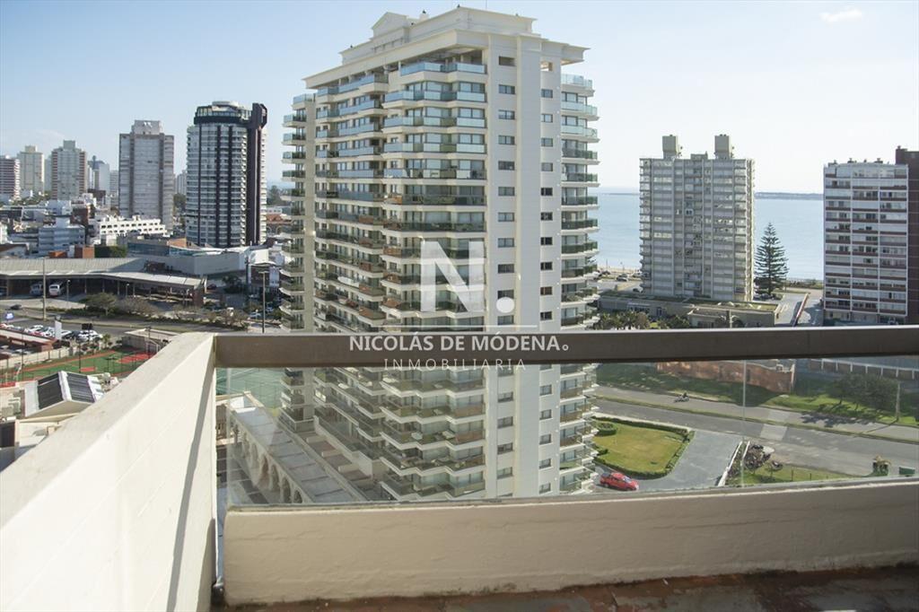 Departamento en venta frente al mar. Playa Brava,
