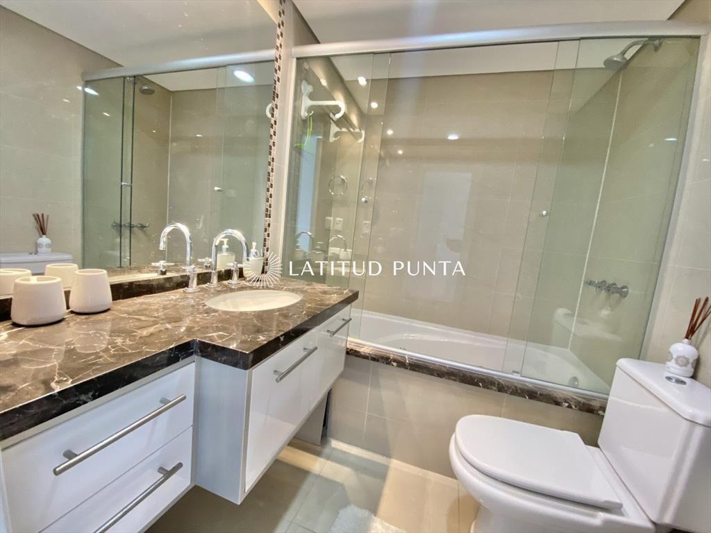 Piso alto en Mansa, 2 suites con parrillero