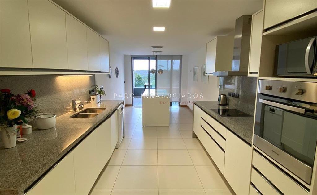 Apartamento en venta de 3 dormitorios en edificio
