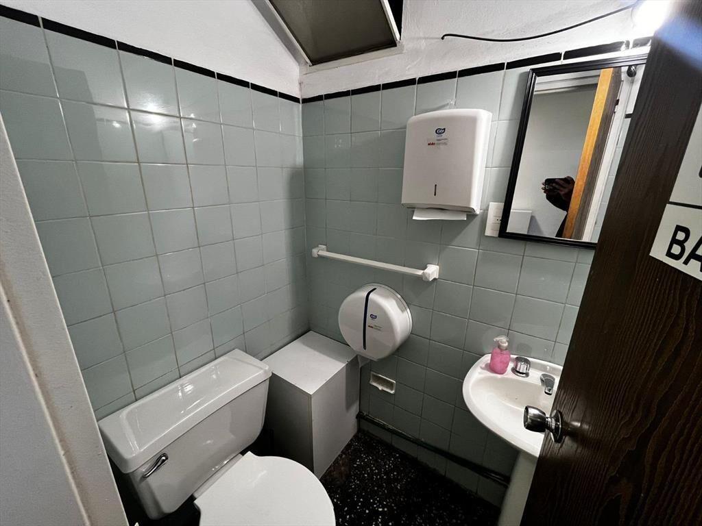 Ciudadela esq Parana, piso entero + patio, 200 m2, excelent