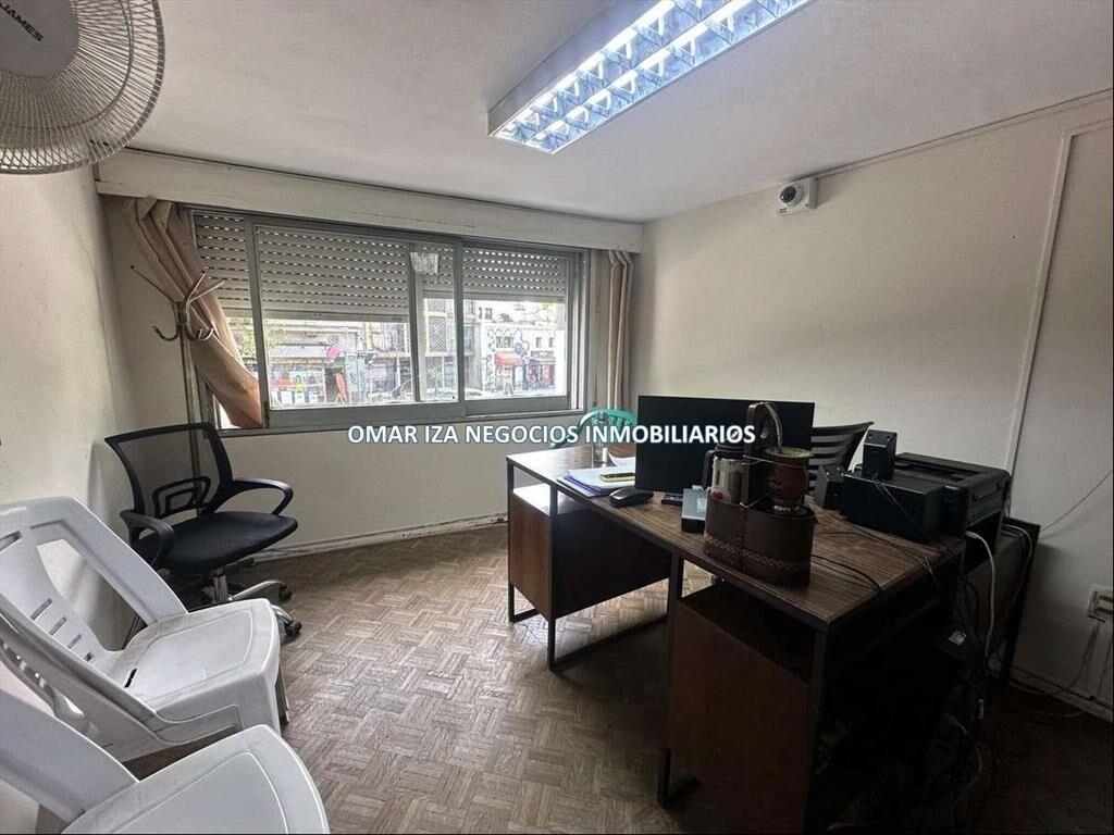 Venta casa sobre Br España, Parque Rodo - Con renta