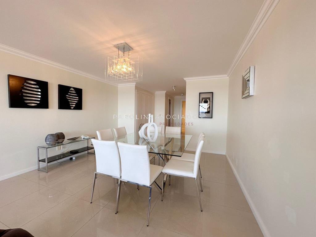 Apartamento de 3 dormitorios en Torre Imperiale,