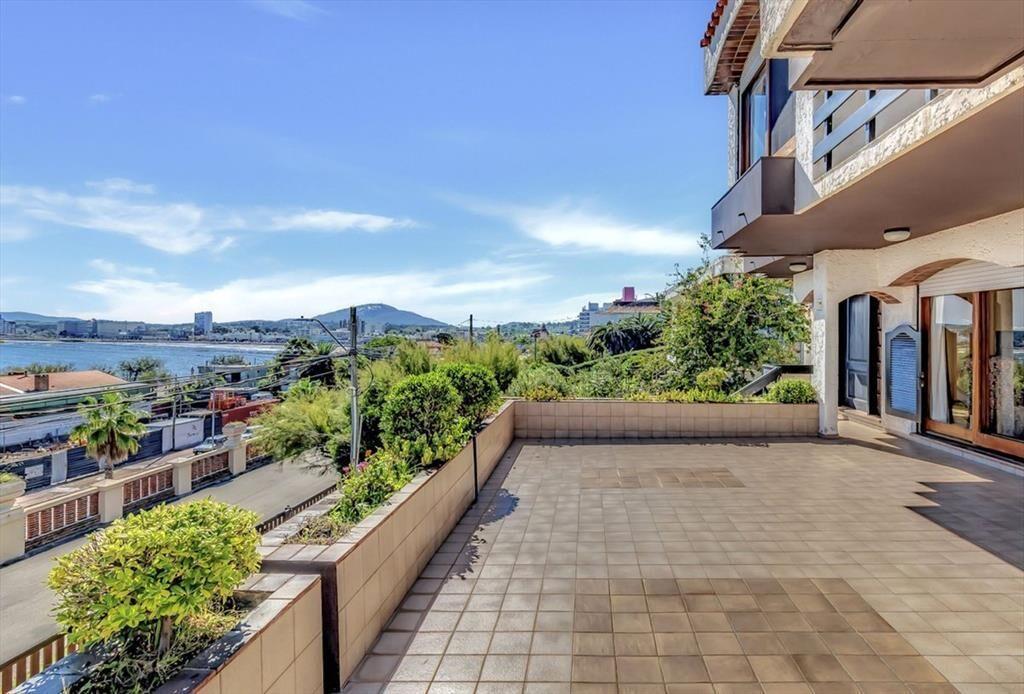 VENTA CASA 4 DORMITORIOS VISTA AL MAR PIRIAPOLIS
