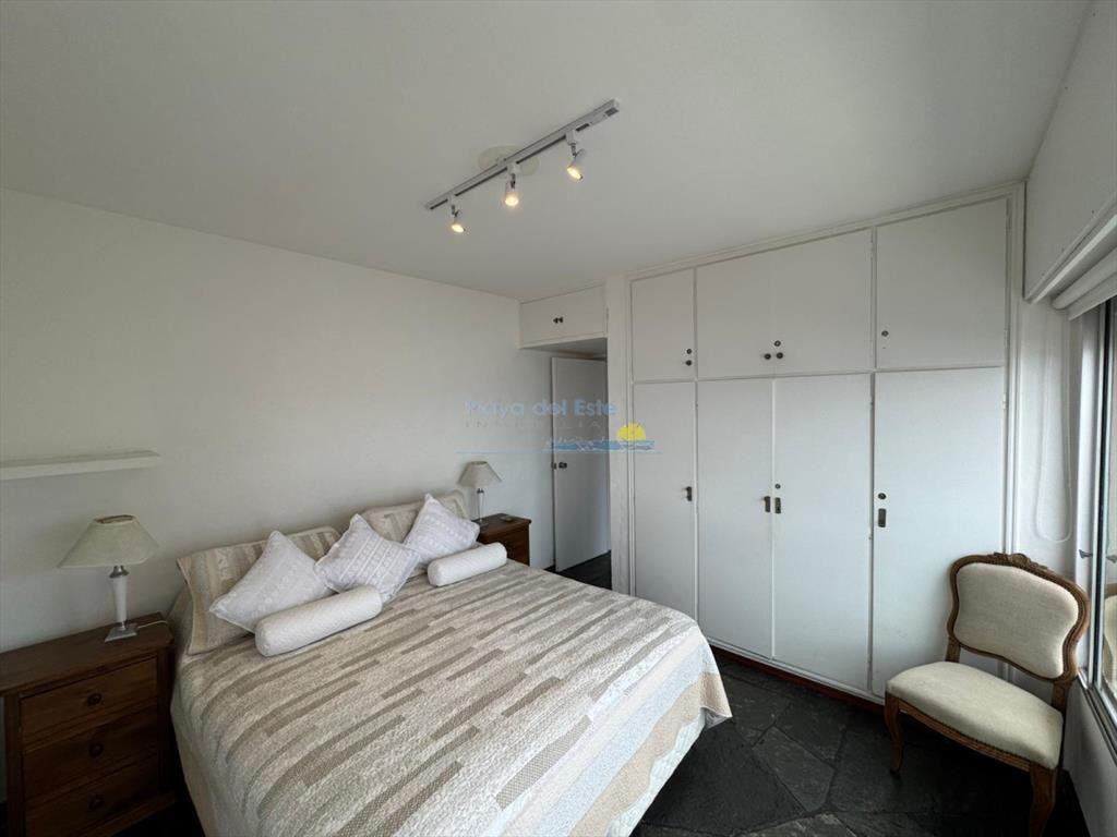 Apartamento en Alquiler Temporada de 2 en Punta ,