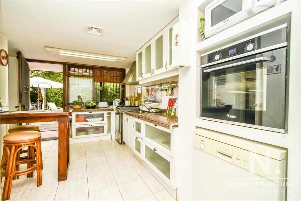 Casa de Cuatro Dormitorios en Venta - Punta del Este