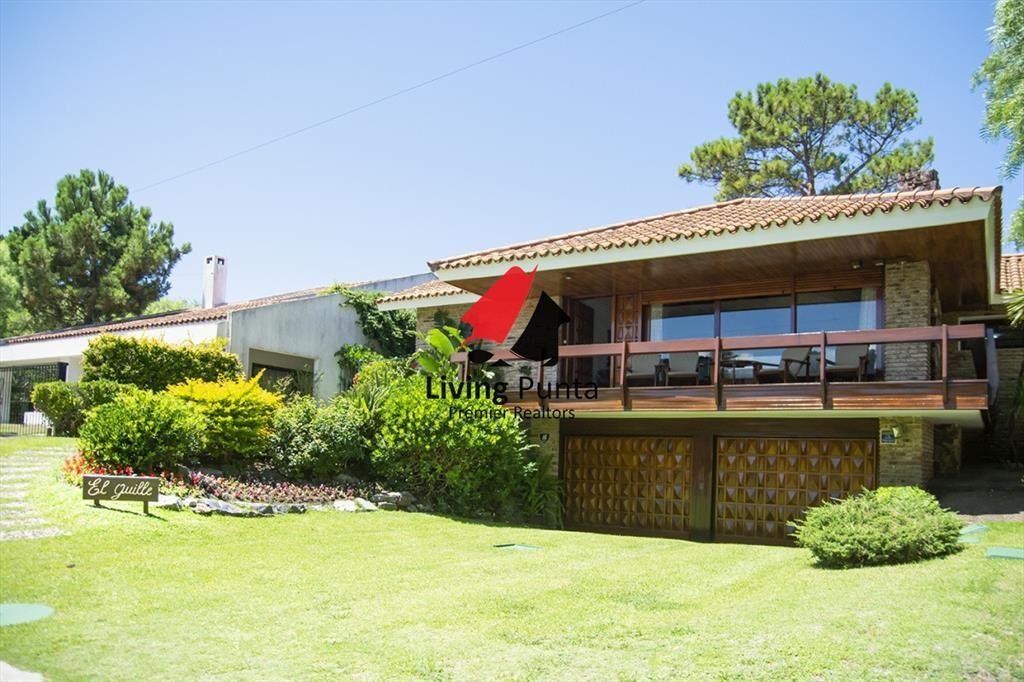 Hermosa casa en venta a pocos metros del mar.
