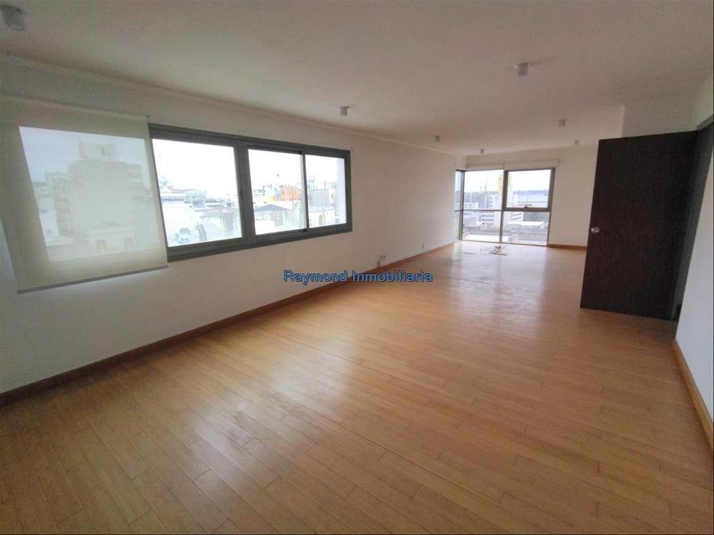 Alquiler Excelente oficina de 230m2 en Ciudad Vieja
