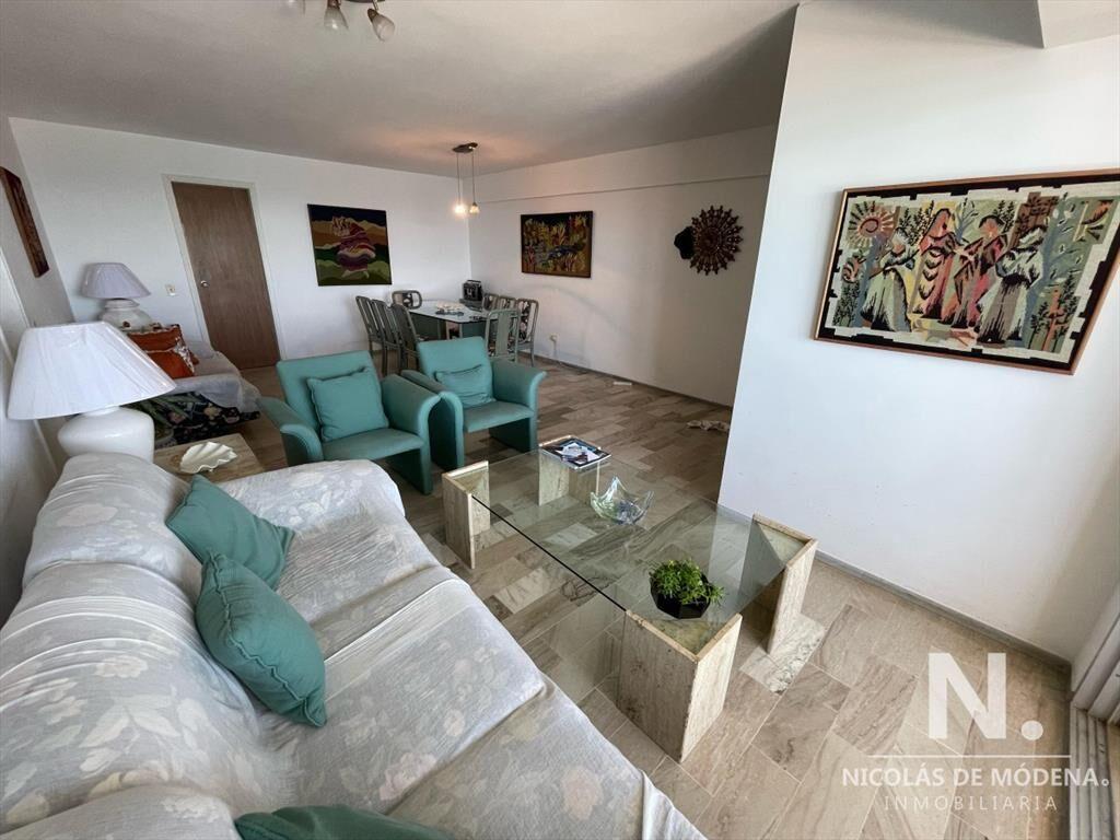 Apartamento de 3 dormitorios en venta en  en Península, Pu