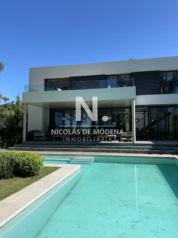 Vende casa en Pinar del Faro de 3 dormitorios.