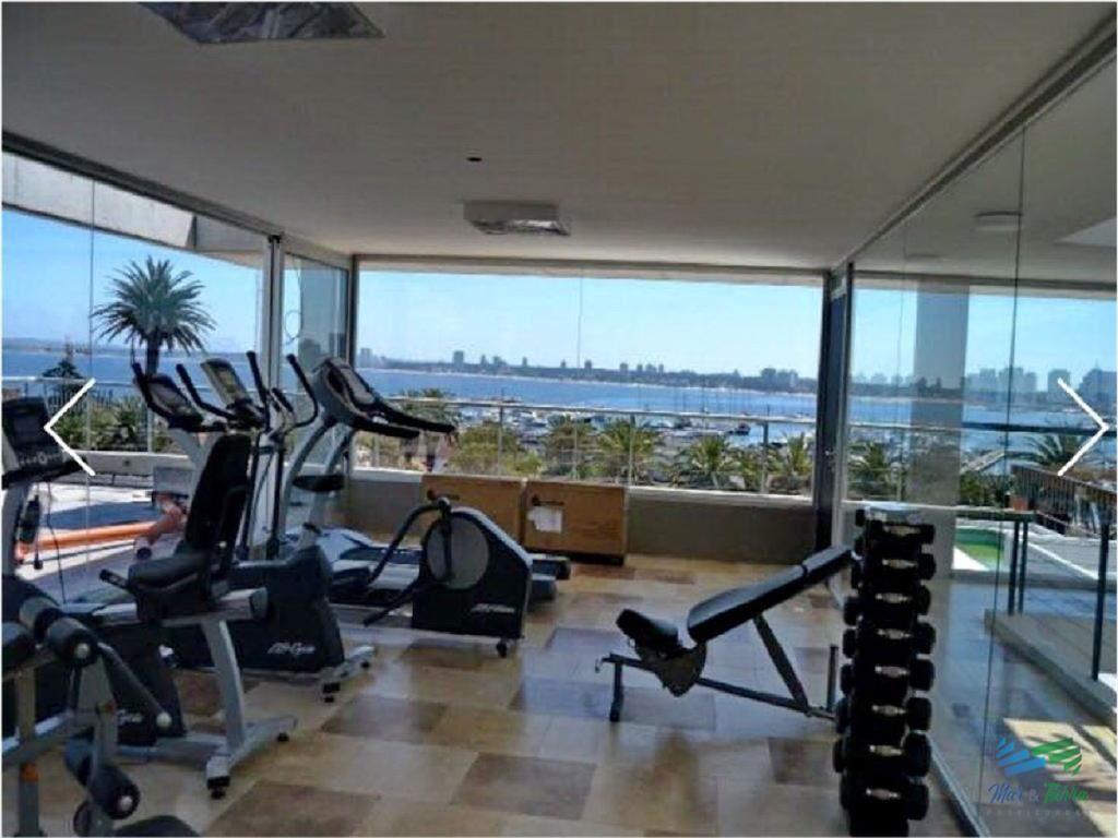 Vendo apartamento a 1 cuadra del puerto, edificio
