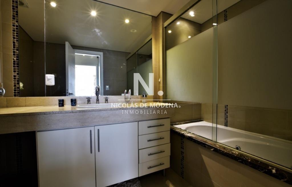 Vende apartamento de 3 dormitorios + servicio a