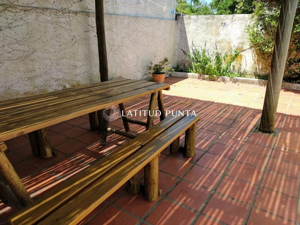 Alquiler  casa de 3 dormitorios playera a metros