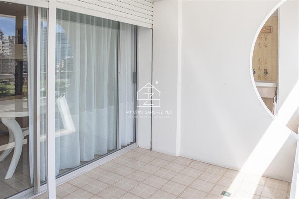 Vende apartamento de 2 dormitorios con vista al mar en Estr