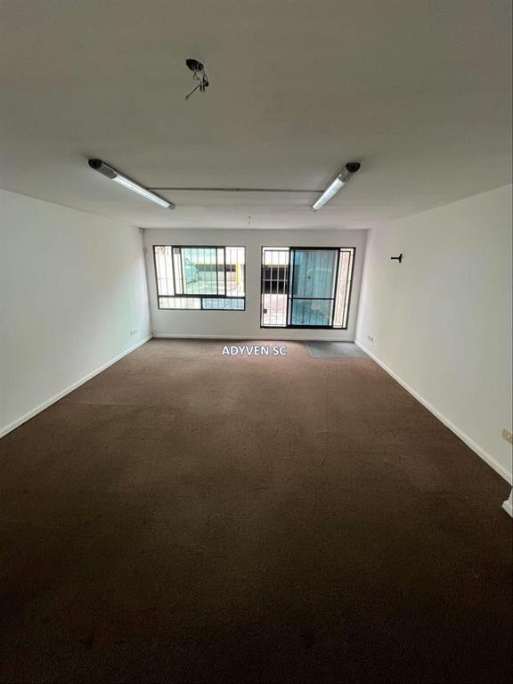 OFICINA EN VENTA CON OPCIÓN DE COCHERA. ZONA CIUDAD VIEJA.