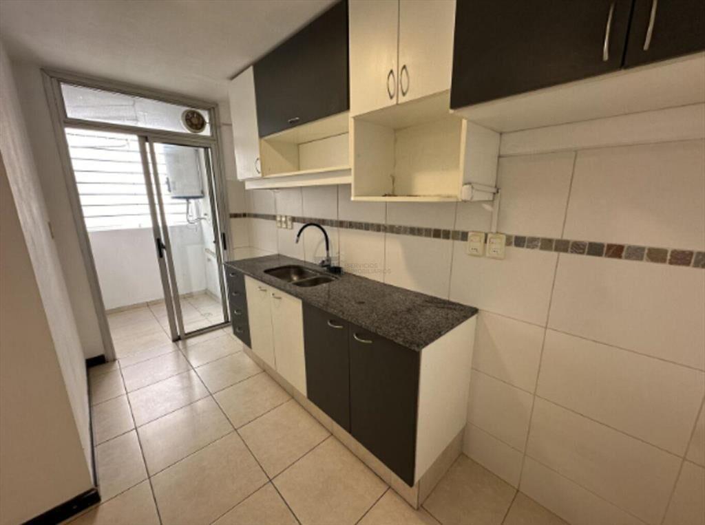 Venta con Renta Apartamento tres dormitorios dos baños balc