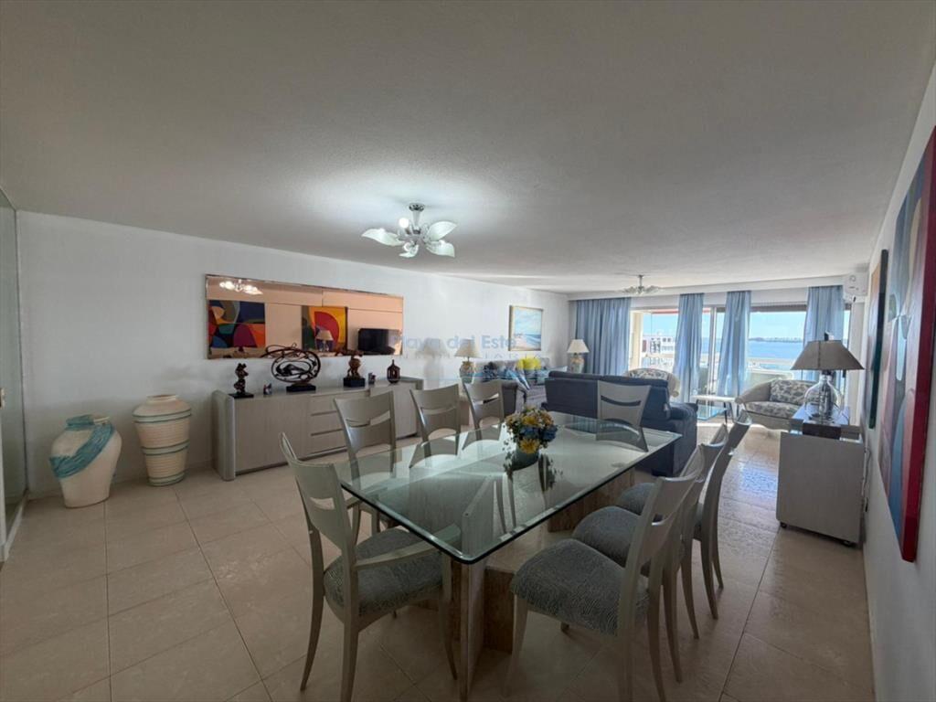 Apartamento de 3 dormitorios en alquiler anual e