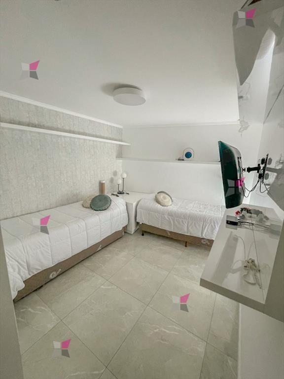 VENTA DE APARTAMENTO DE 3 DORMITORIOS Y SERVICIO
