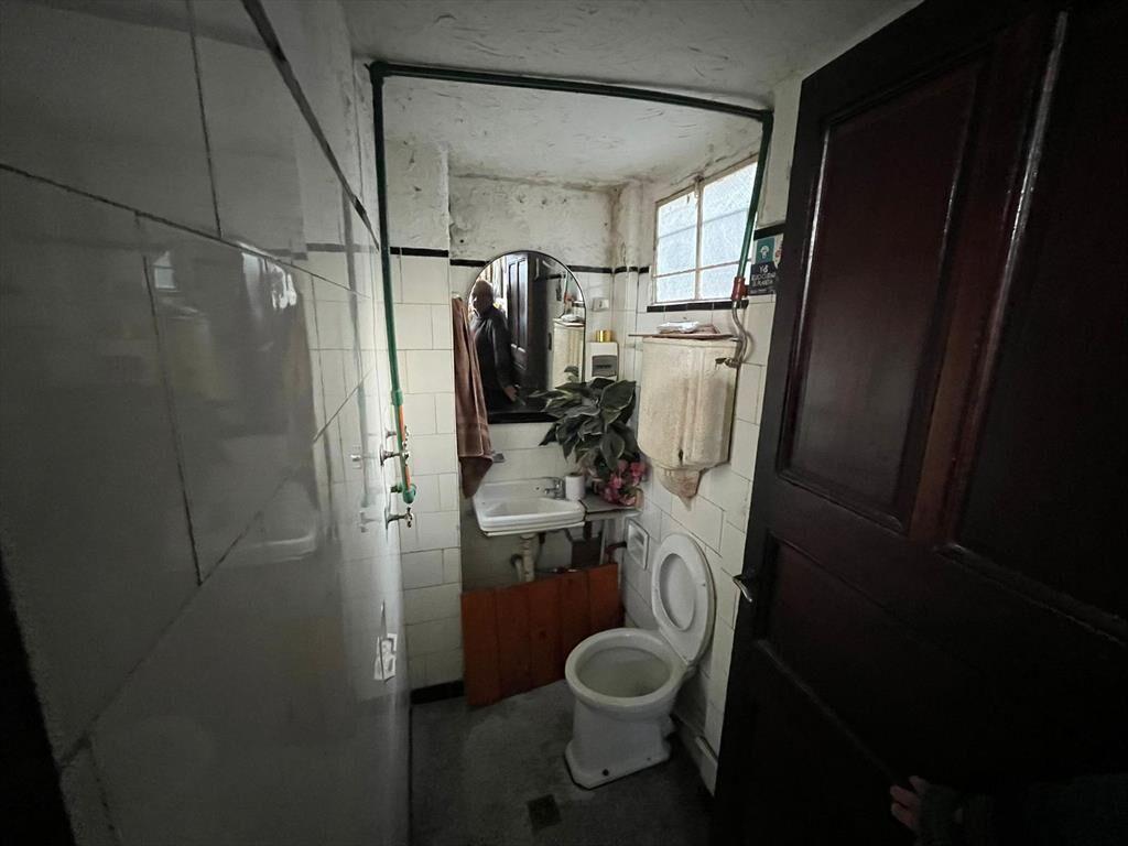 Gran casa de 10 ambientes, 4 baños, gran frente y fondo, es
