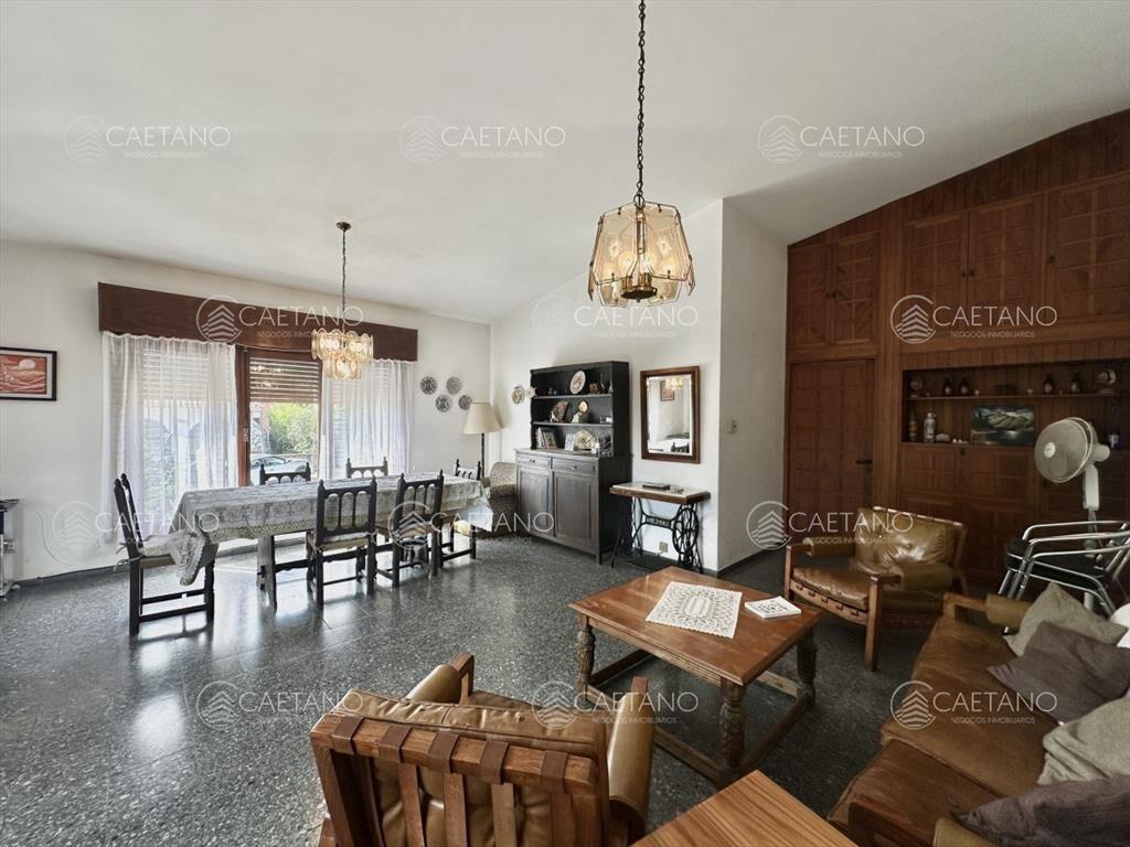 Venta Hermosa Casa - 3 dormitorios 2 baños -