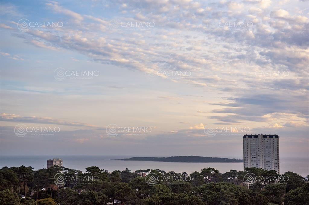 Vende apartamento de 3 dormitorios en Roosevelt