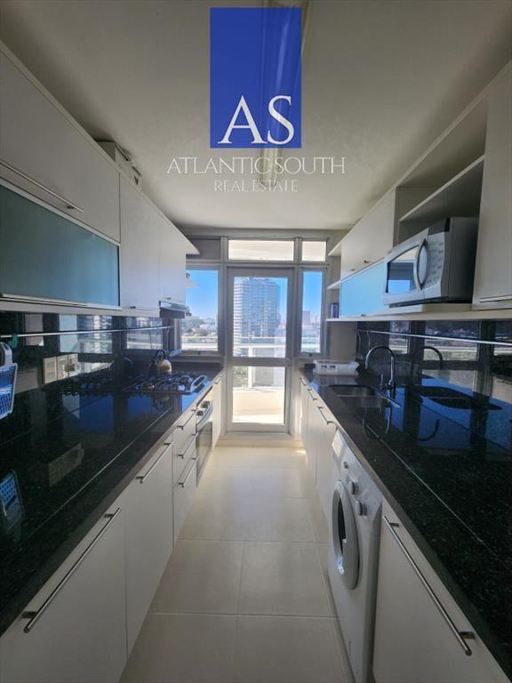 Vende apartamento de 3 dormitorios en Mansa- del