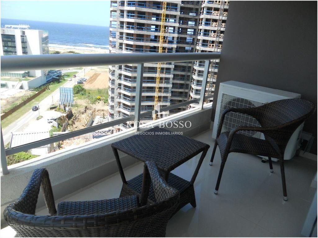 Apartamento en Brava, 2 dormitorios *