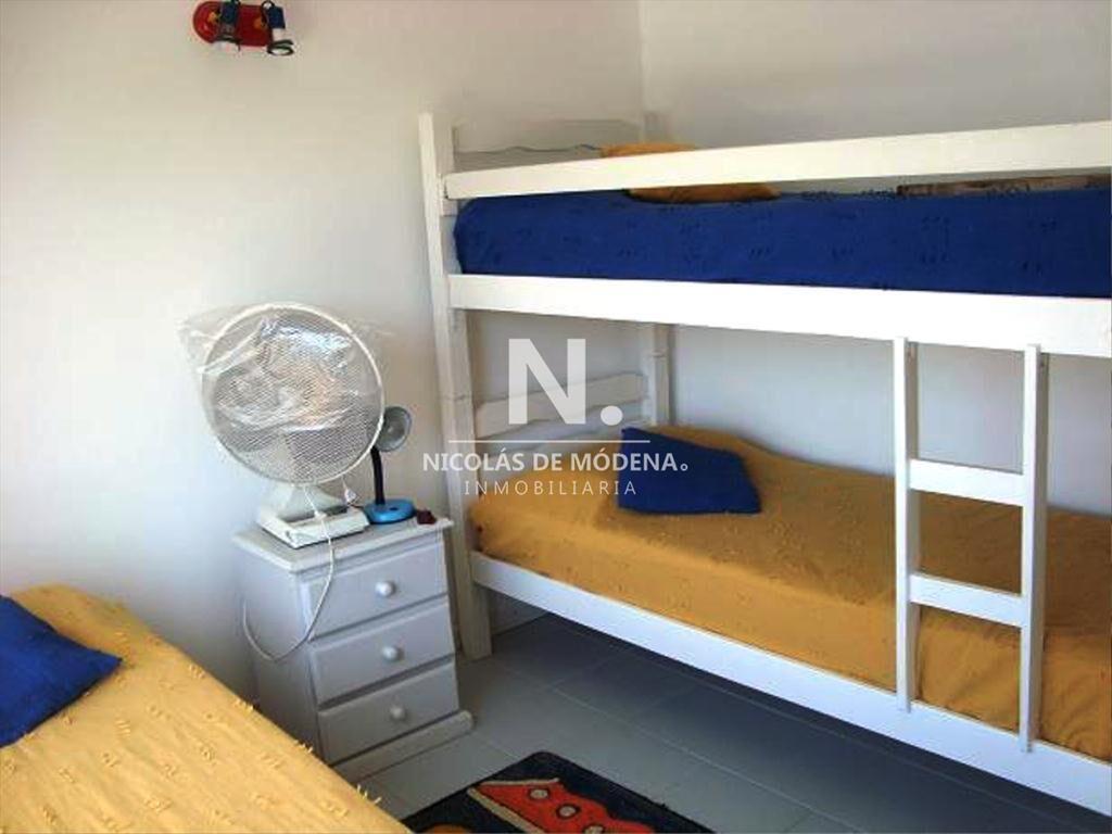 Apartamento en Primera linea, Playa mansa, 2 dormitorios *