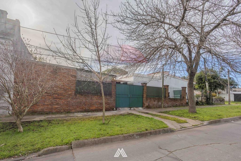 VENTA CASA MAROÑAS DOS DORMITORIOS AMPLIO FONDO