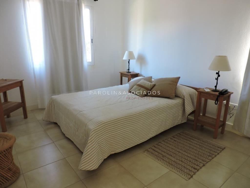 CASA DE 3 DORMITORIOS EN LA BARRA, PUNTA DEL ESTE