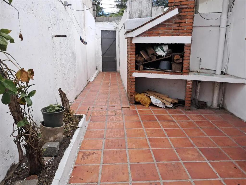 Casa próximo a Av. Luis A. de Herrera y Dr. José María Penc