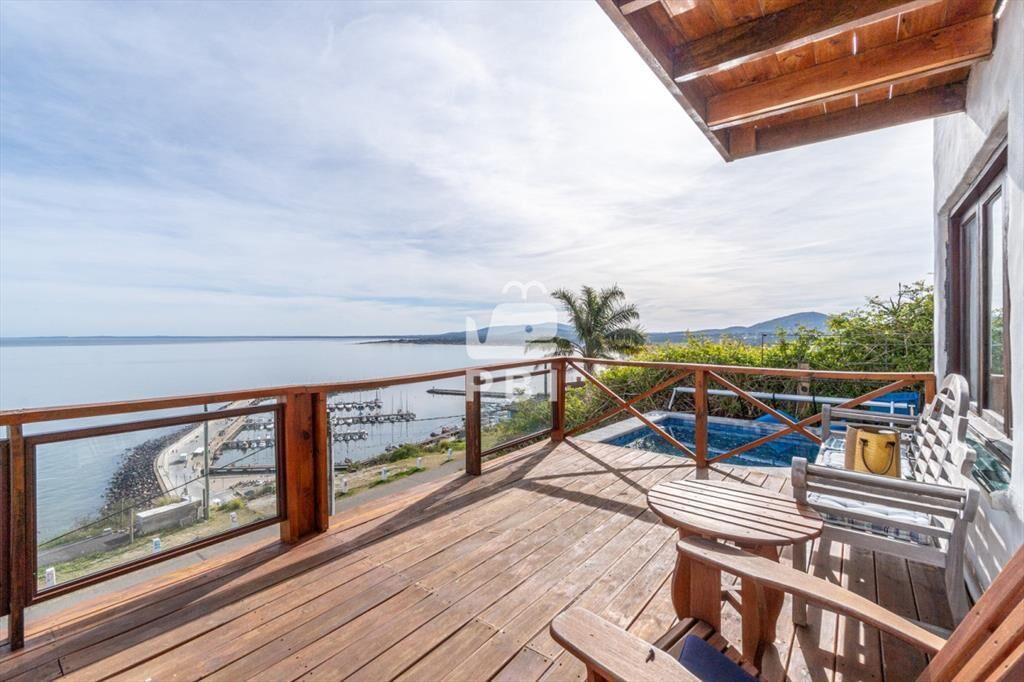 2 casas de 2 dormitorios con vista en Cerro San -