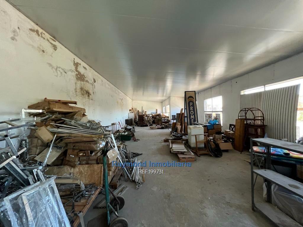 Venta local 1624m2 en Brazo Oriental con renta
