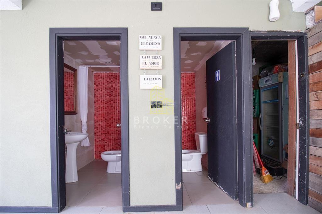 Venta de local comercial y cancha de futbol 5