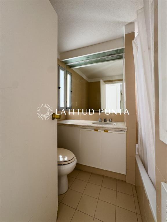 Apartamento en Brava, 2 dormitorios, piso alto
