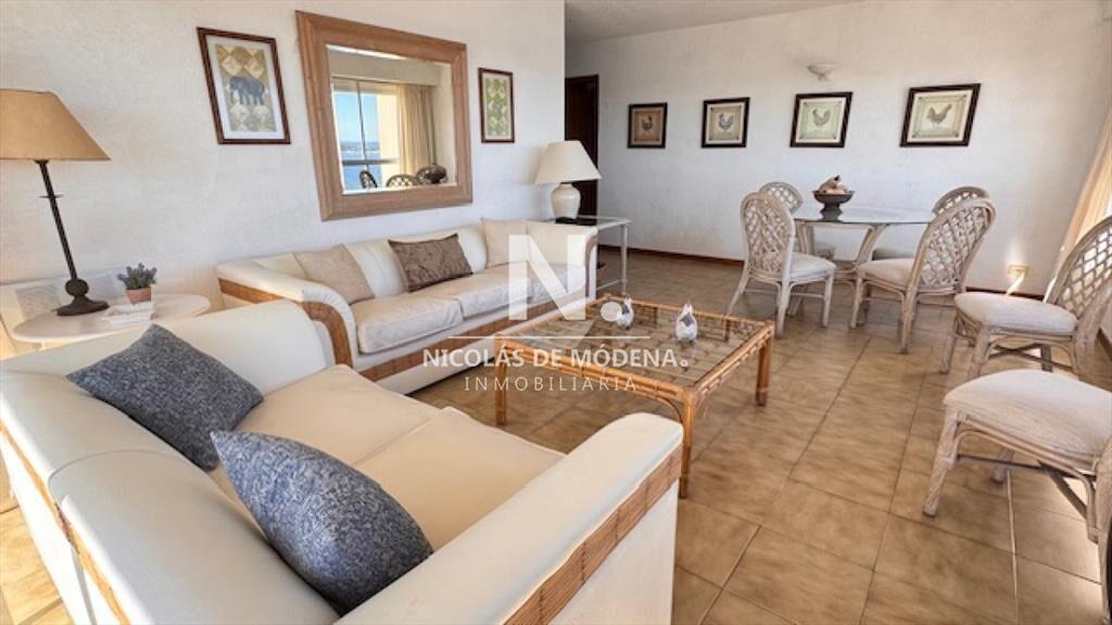 Apartamento de 3 dormitorios en Torre Gattas , ,