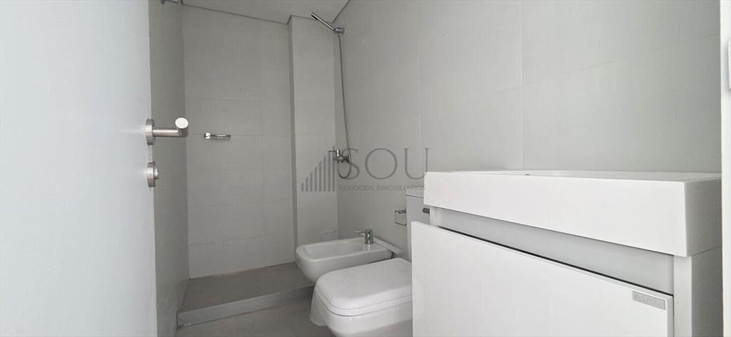 VENTA APARTAMENTO 3 DORMITORIOS Y PARRILLERO CON RENTA CORD