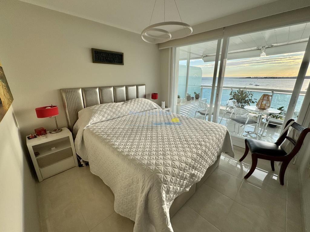 VENTA En primera línea frente al mar en playa 2