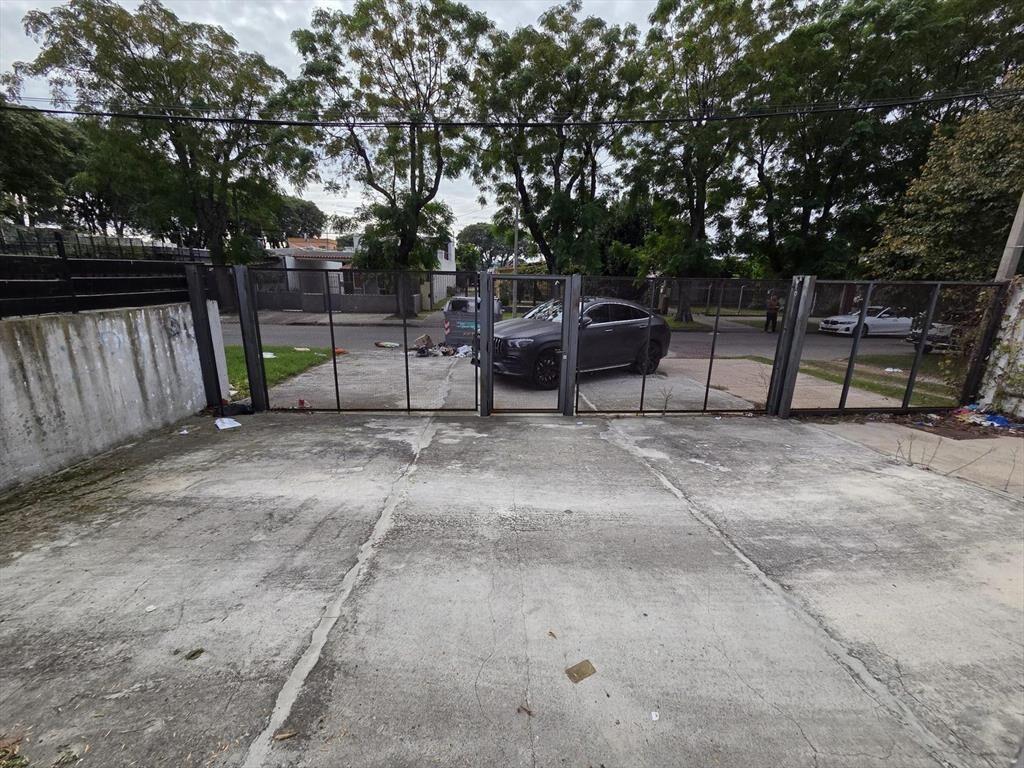 Proximo Bv Batlle y Ordoñez y Varela, 511 m2 edificados, t
