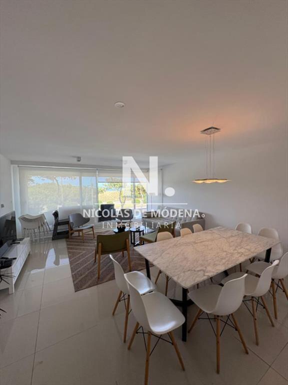 Hermoso apartamento de 3 dormitorios ubicado en primera lin