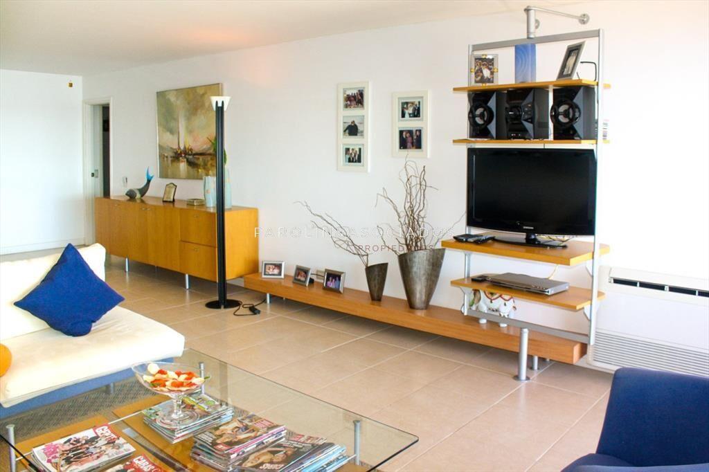 Apartamento de 3 dormitorios en venta en edificio