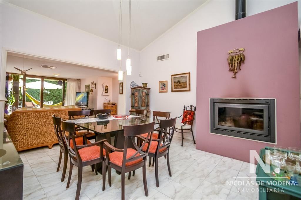 Casa de Cuatro Dormitorios en Venta - Punta del Este