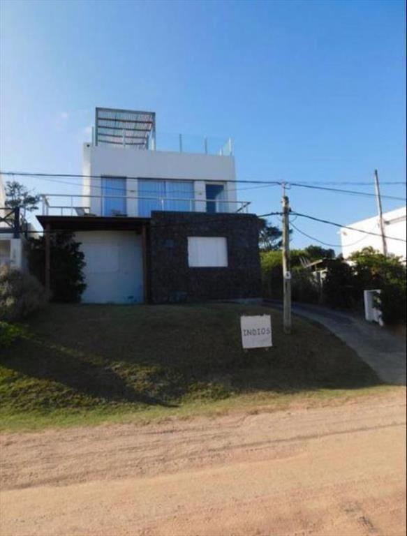 CASA EN VENTA DE 3 DORMITORIOS EN LA BARRA