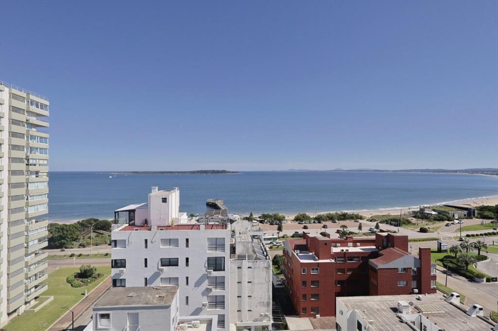 VENTA APARTAMENTO 3 DORMITORIOS + DEPENDENCIA