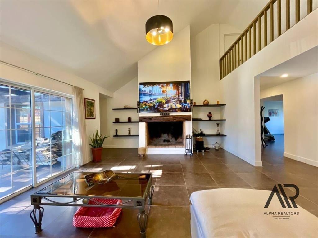 Impecable Residencia En Barrio Privado - Exclusiva Para...
