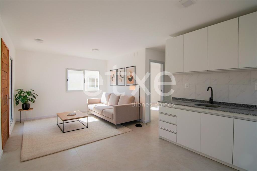 Venta de Casa con jardín grande en Solymar Gardens ...