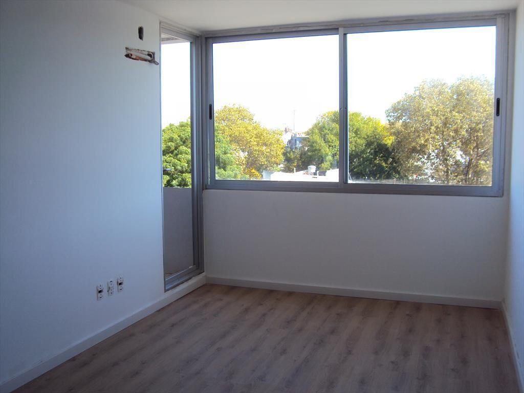 Oportunidad. En tres cruces apart 1 dorm al frente